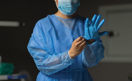 正確使用隔離衣，保護身體免受污染